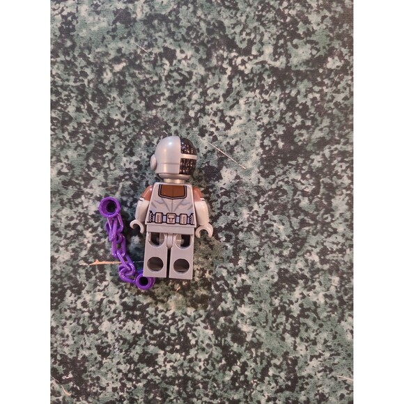 Lego Collectible Minifigure DC Super Heroes Series, 71026 - Cyborg - Picture 2 of 2